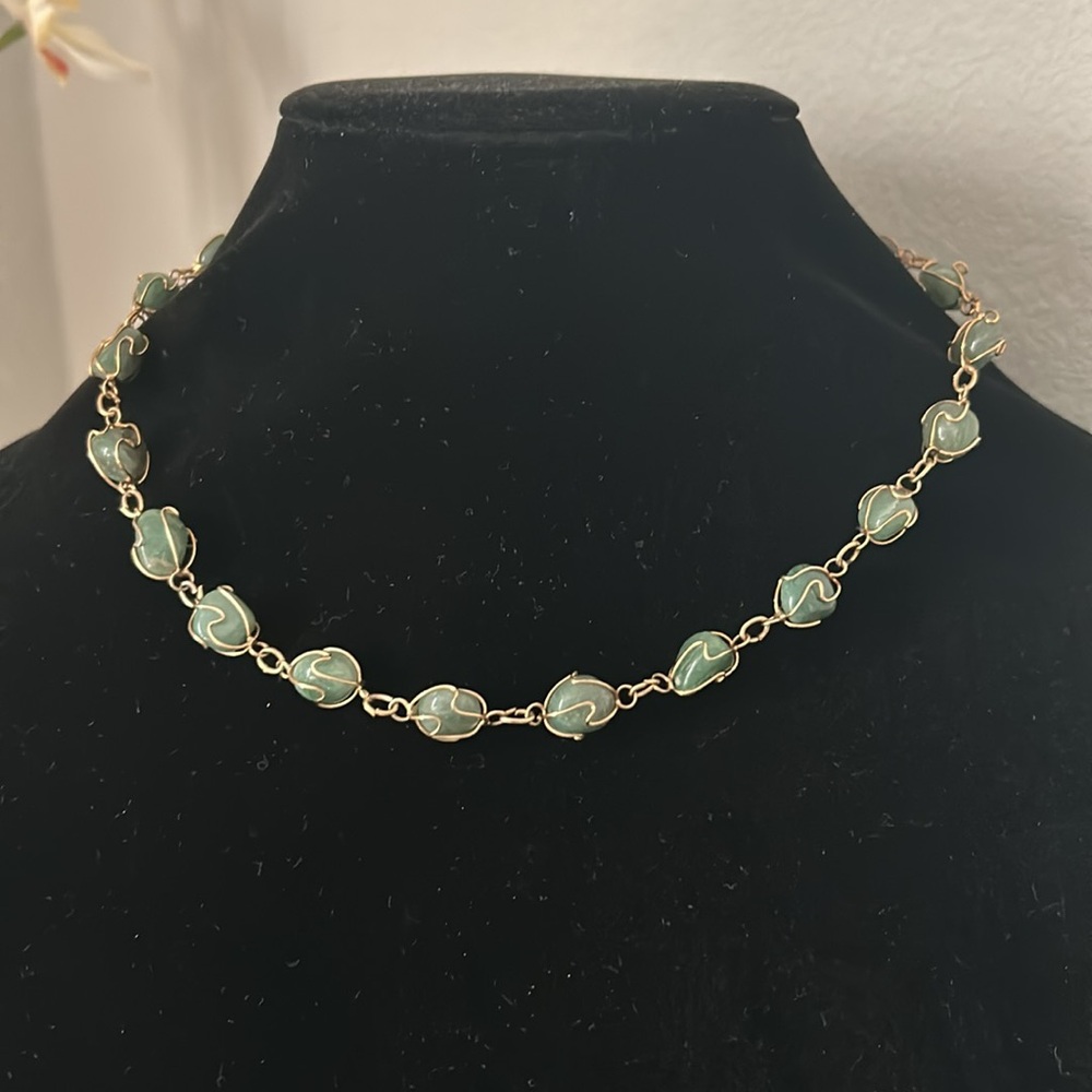 Jade Gemstone Necklace Gold Tone - EUC - Classic Timeless Boho Green Necklace